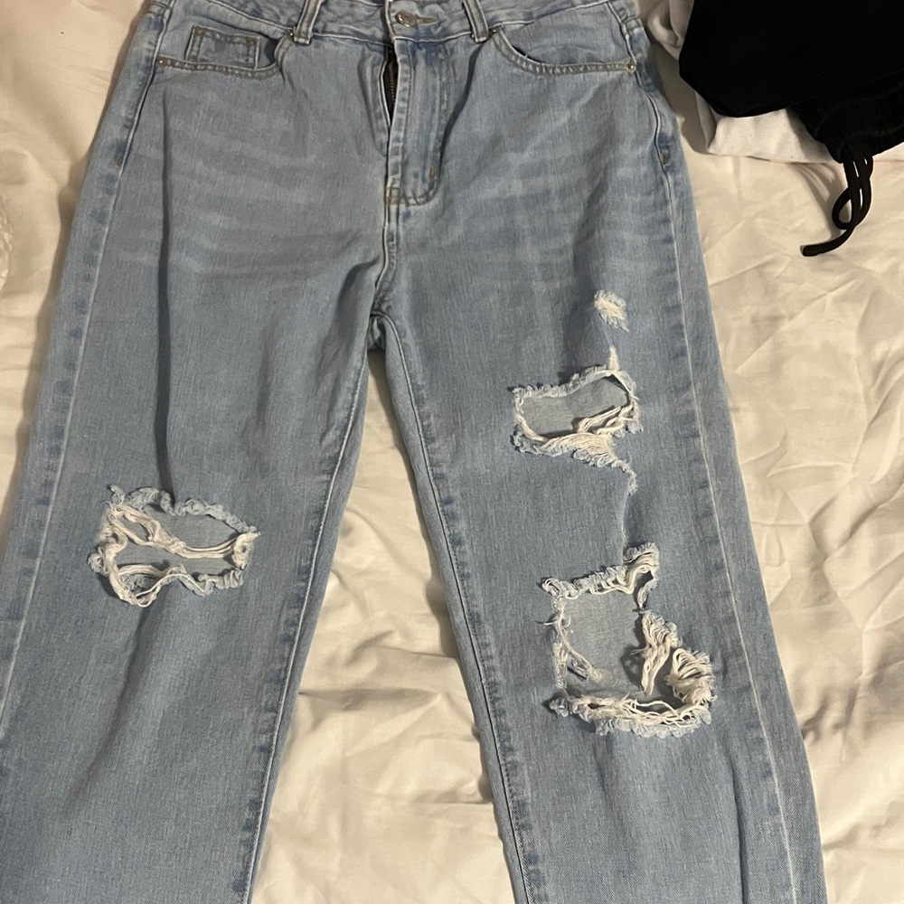 Loose Ripped Jeans - Picture 3 of 4